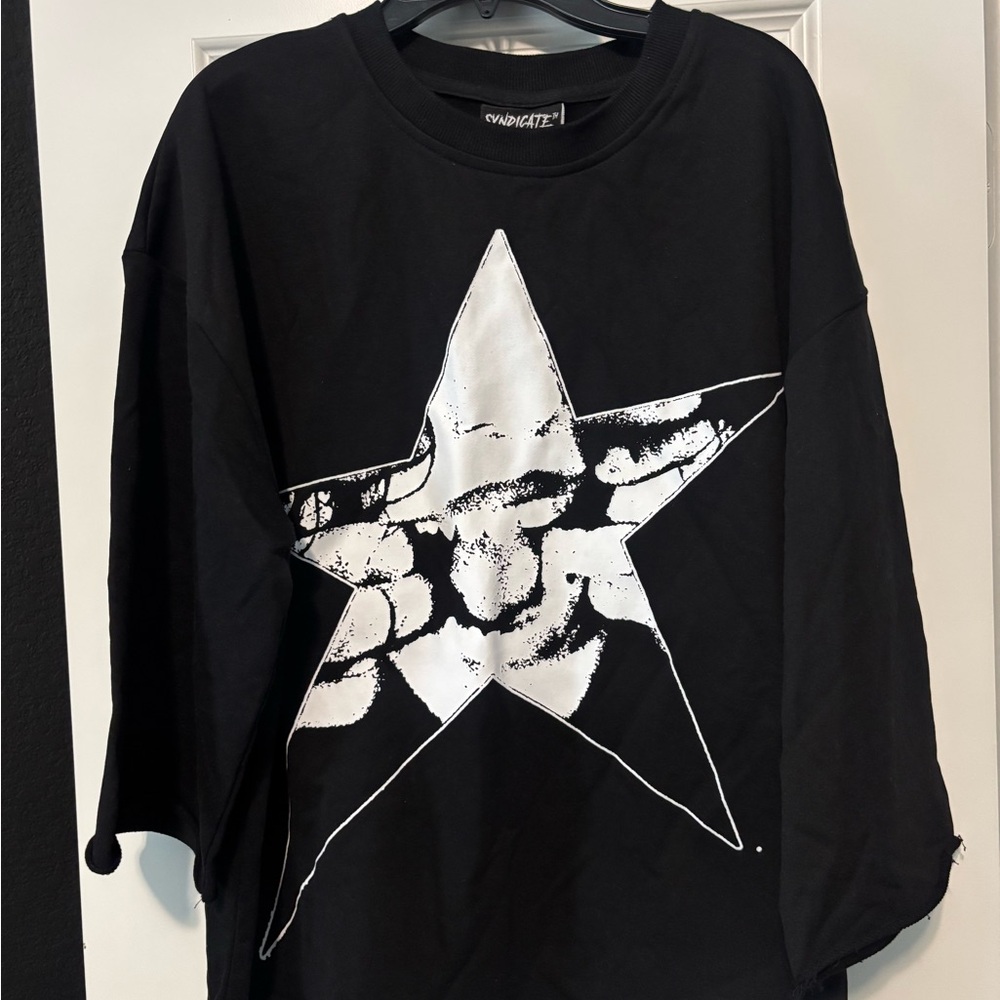 Syndicate Black Oversized Star Graphic Tee